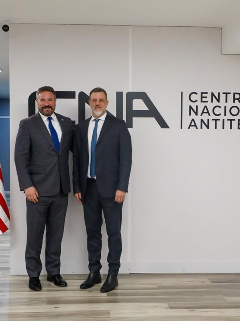 Reunión en el Centro Nacional Antiterrorista con Andrew Bailey, co-subdirector del FBI